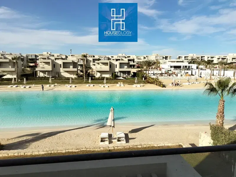 A resale villa, first row on the lagoon, finished with kitchen and air conditioning, for sale in Azha Ain Sokhna, 10 million less than the company