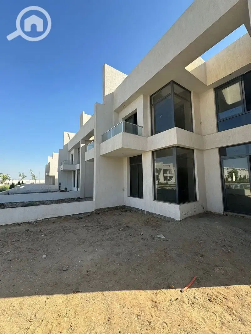 A resale corner townhouse in Sheikh Zayed, Lake West Compound.