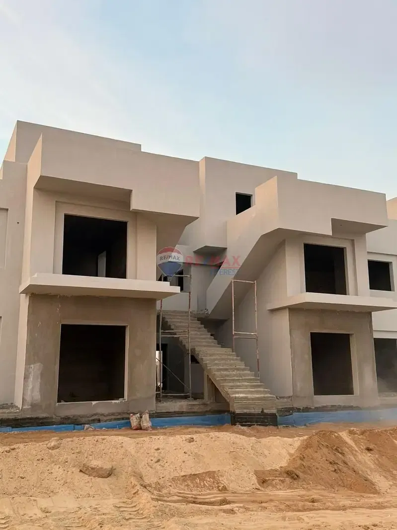 Semi-finished penthouse-Prime Location in V-Levels