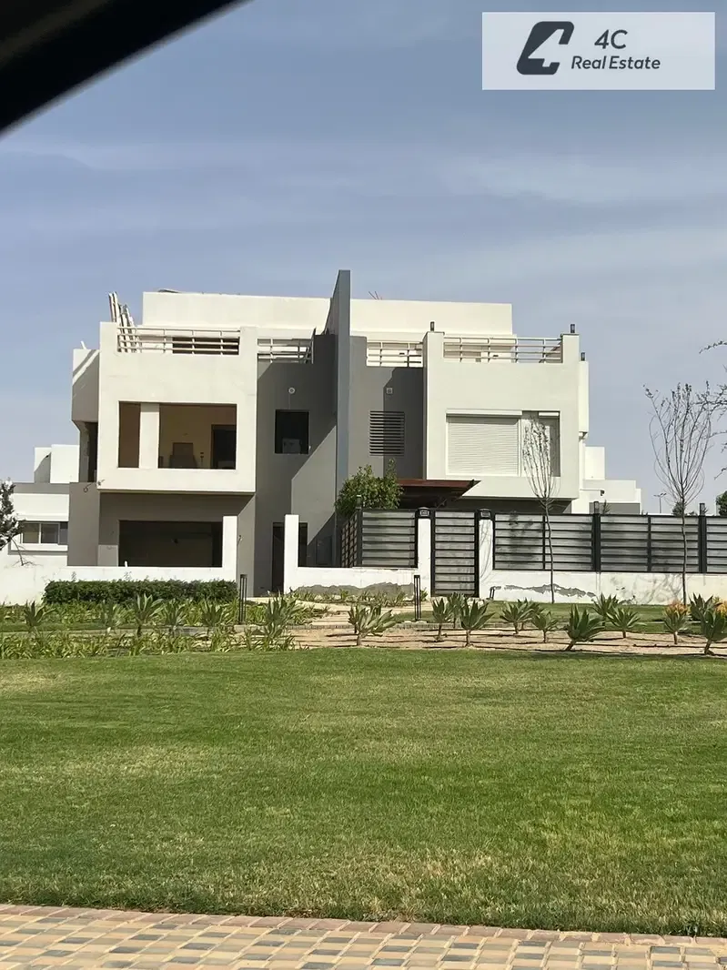 Lowest price in market twin house in hyde park ready to move 280m in fifth settlement new cairo