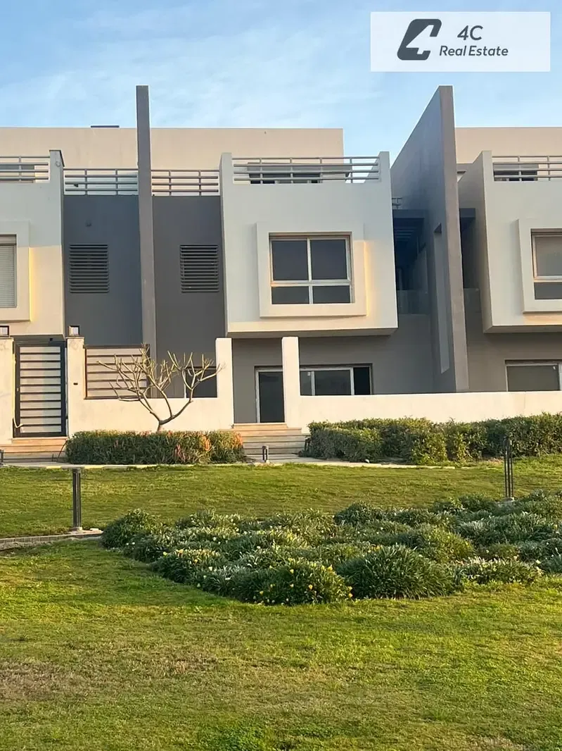 Townhouse Middle Lowest price in the market with a direct landscape view for sale in Hyde Park New Cairo Prime location