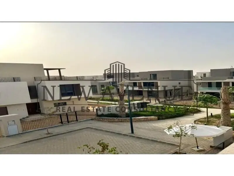 Town house for sale at Sodic East New Cairo prime location Bahary direct on greenery fully finished Ready to move