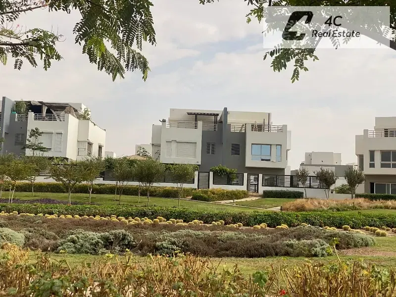 Standalone Villa Ready-to-move-in fully finished, with installments Prime location stunning open view and private garden in Hyde Park New Cairo