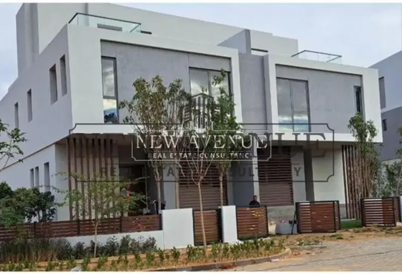 Under market price Delivered Town house middle for sale with Prime location in Vinci New capital