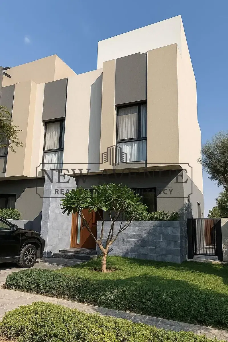 Town house 4 bedrooms and 5 bathrooms with club membership in Al borouj