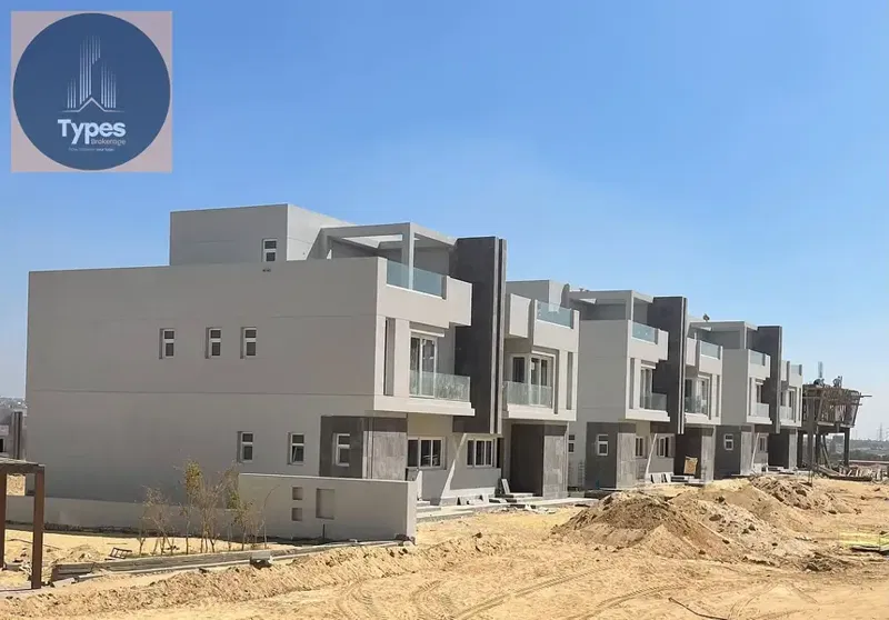 For sale, resale, a large apartment in a villa style with a private entrance and garden, ready for immediate delivery, and in a very strong location i