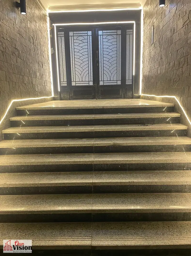 Apartment for sale in Janat Zayed 4, 130 square meters, first floor above ground, corner, sea view directly overlooking Emaar