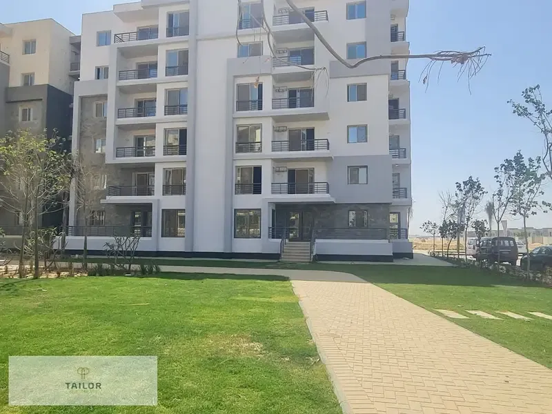 Apartment for sale facing north . prime location in Sheikh Zayed in the West View Compound, delivery in a year with finishing