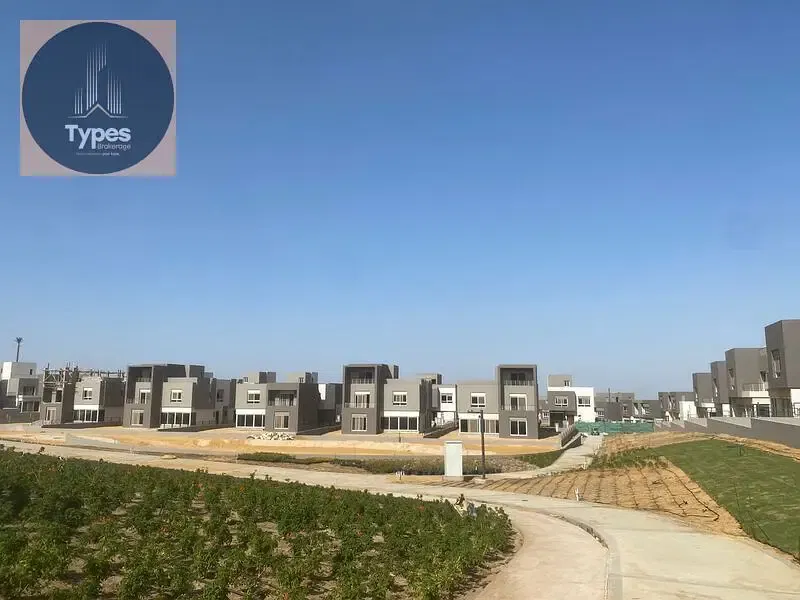 Townhouse corner for sale, very distinguished location, immediate delivery, 307 square meters, at a reduced price, in Etapa City Edge Compound, Sheikh