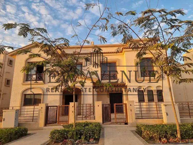 VERY PRIME LOCATION - VIEW ON THE LARGEST LANDSCAPE IN THE PHASE - INSTALLMENTS - READY TO MOVE - BEST PRICE IN MARKET AND LOWEST TOTAL - TWIN HOUSE